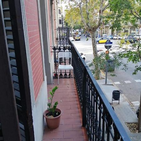 Piso Y Patio Appartamento Barcellona Esterno foto